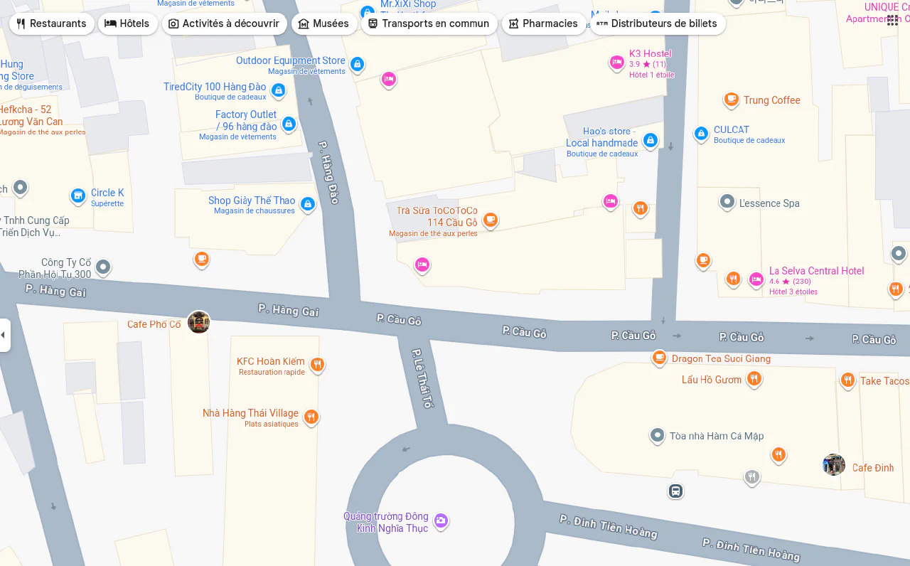 Capture d'écran Google Maps d'une rue fréquentée d'Hanoï, Vietnam.